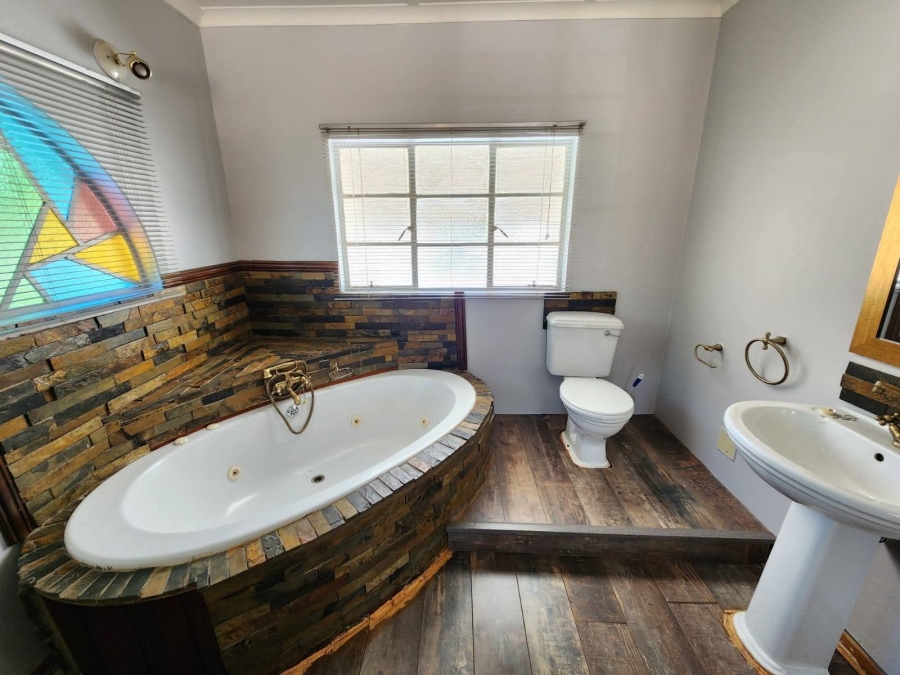 4 Bedroom Property for Sale in Rhodesdene Northern Cape